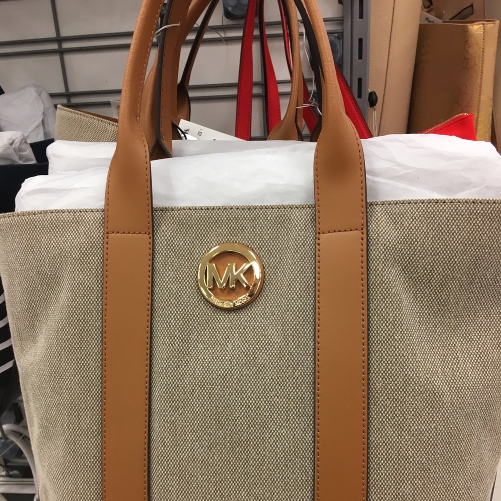 Michael kors hand bag